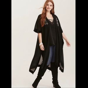 Embroidered velvet trim kimono